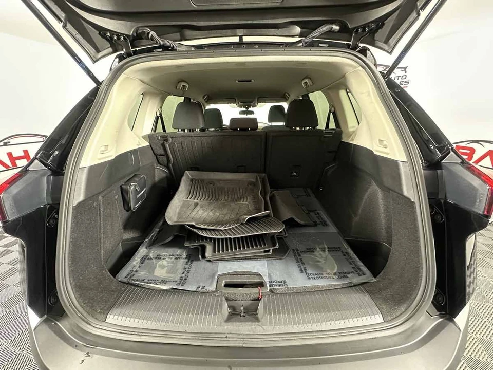 2023 Nissan Rogue - Image 19 of 21