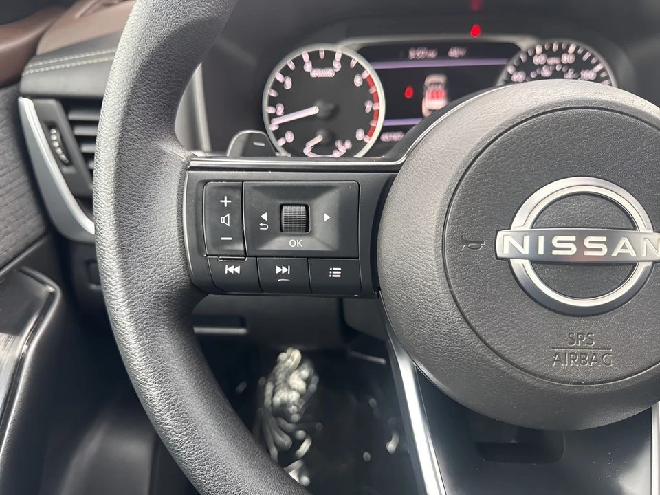 2023 Nissan Rogue - Image 13 of 21