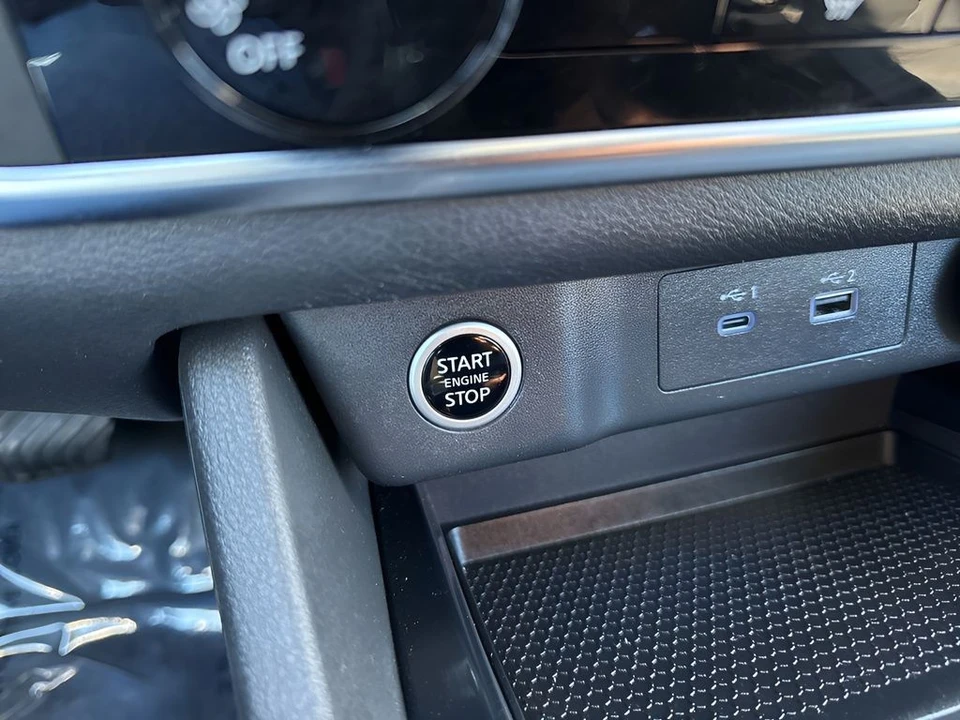2023 Nissan Rogue - Image 19 of 21