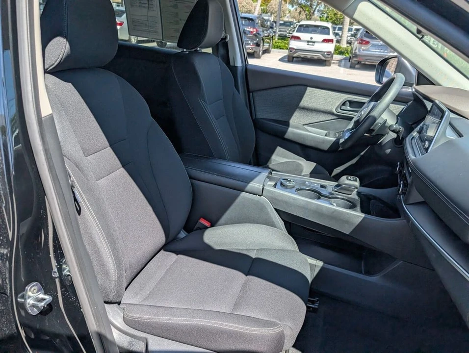 2023 Nissan Rogue - Image 18 of 21