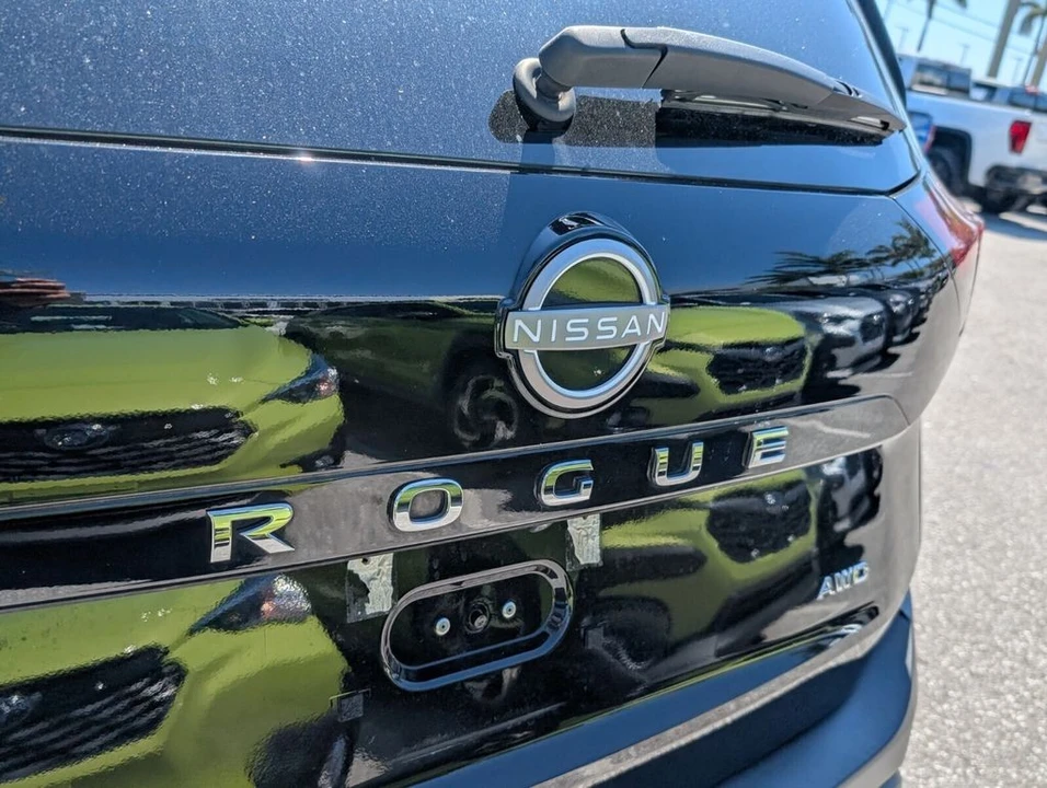 2023 Nissan Rogue - Image 14 of 21