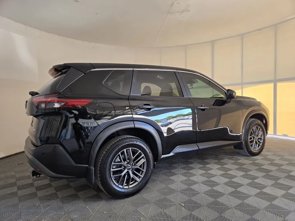 2023 Nissan Rogue - Image 14 of 21