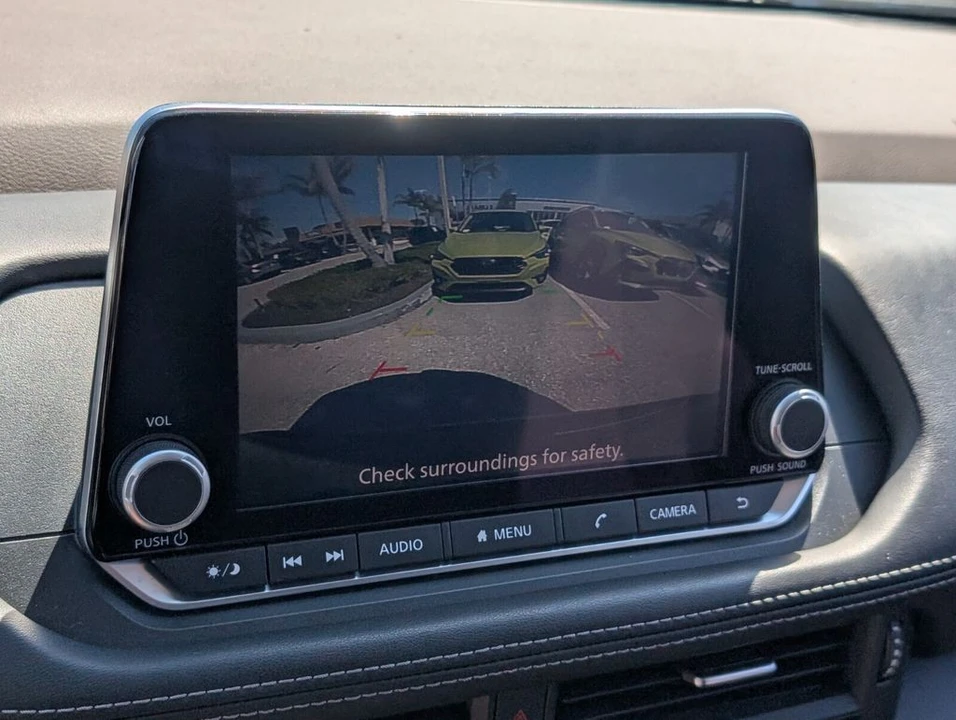 2023 Nissan Rogue - Image 20 of 21