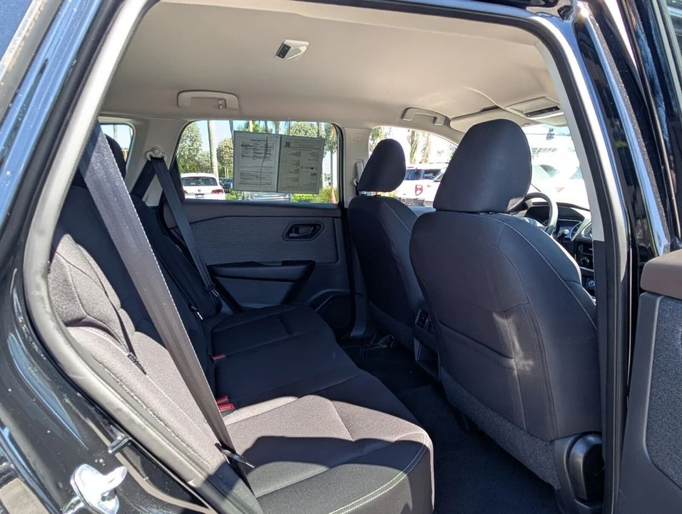 2023 Nissan Rogue - Image 16 of 21