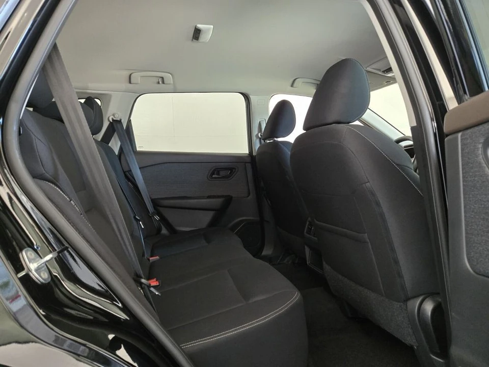 2023 Nissan Rogue - Image 15 of 21