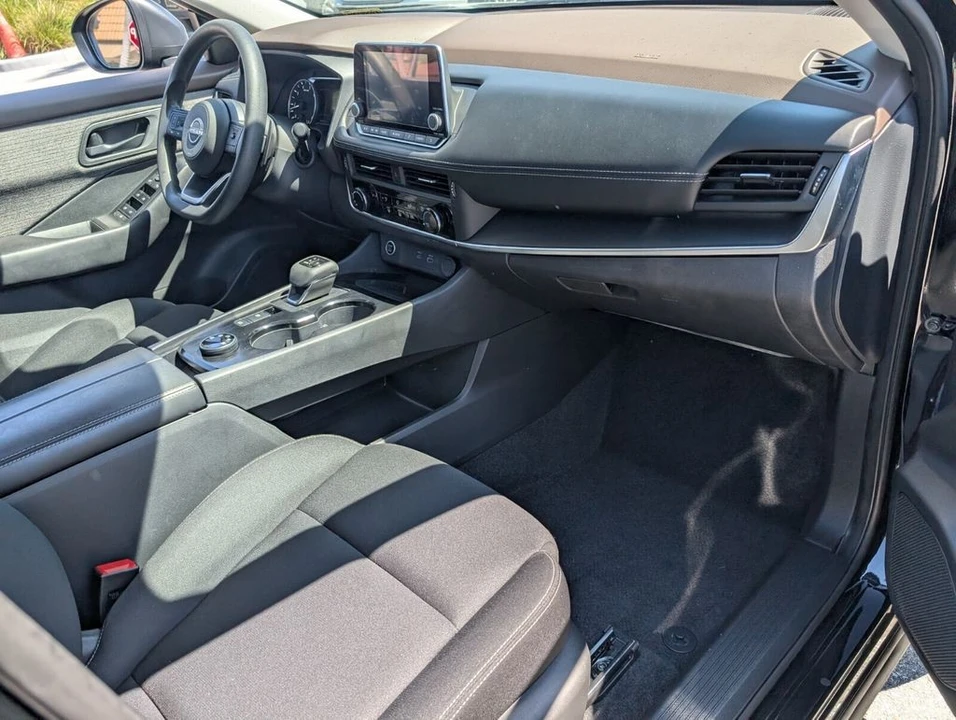 2023 Nissan Rogue - Image 17 of 21