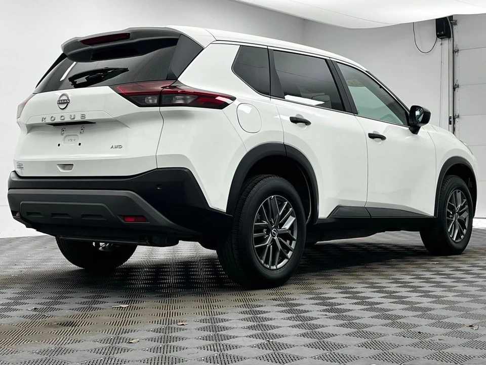 2023 Nissan Rogue - Image 6 of 12
