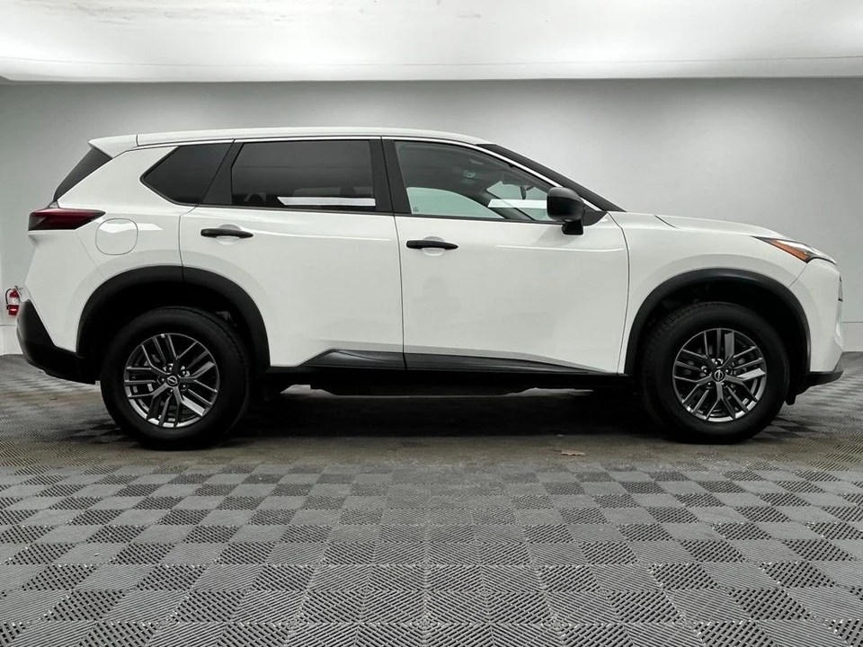 2023 Nissan Rogue - Image 5 of 12
