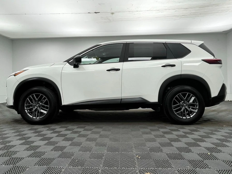 2023 Nissan Rogue - Image 8 of 12