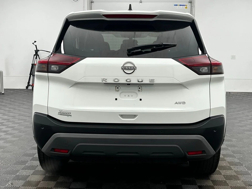 2023 Nissan Rogue - Image 10 of 12