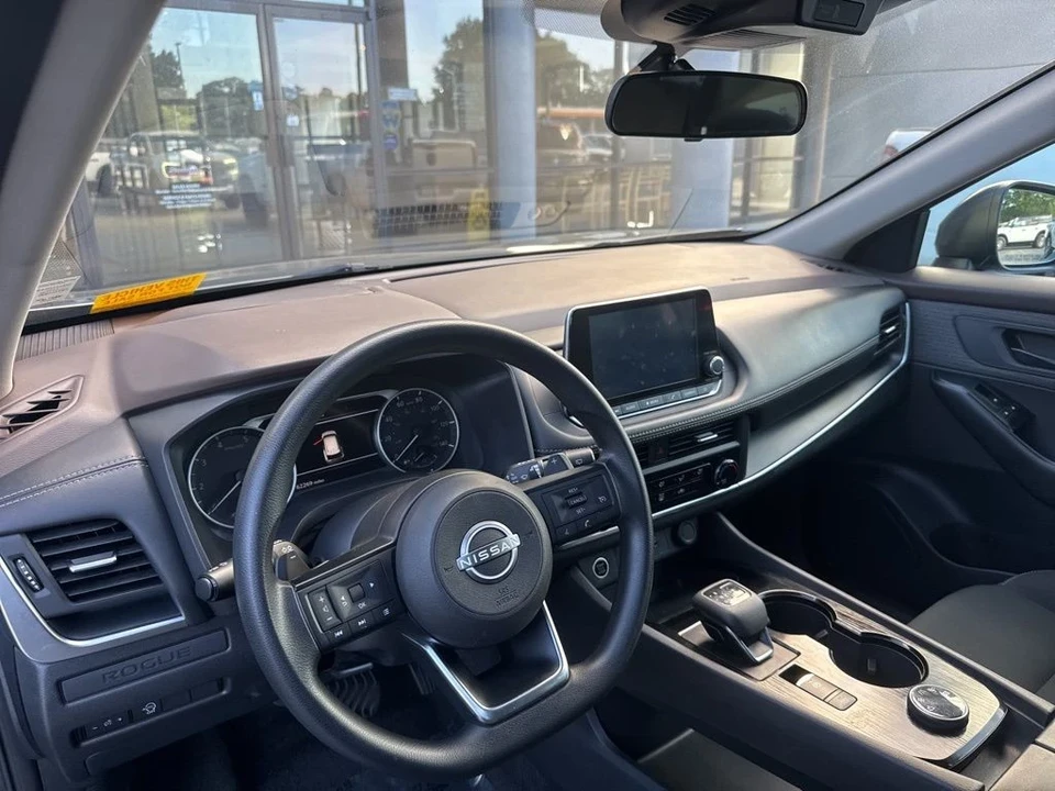 2023 Nissan Rogue - Image 10 of 12