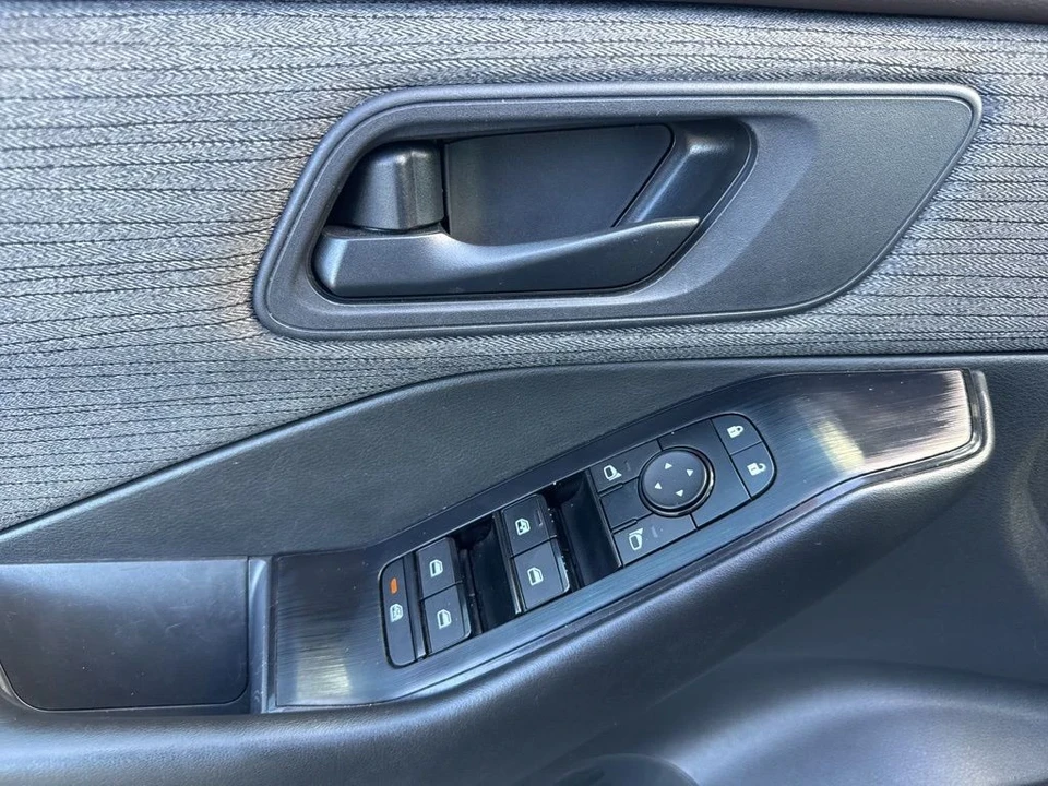 2023 Nissan Rogue - Image 11 of 12
