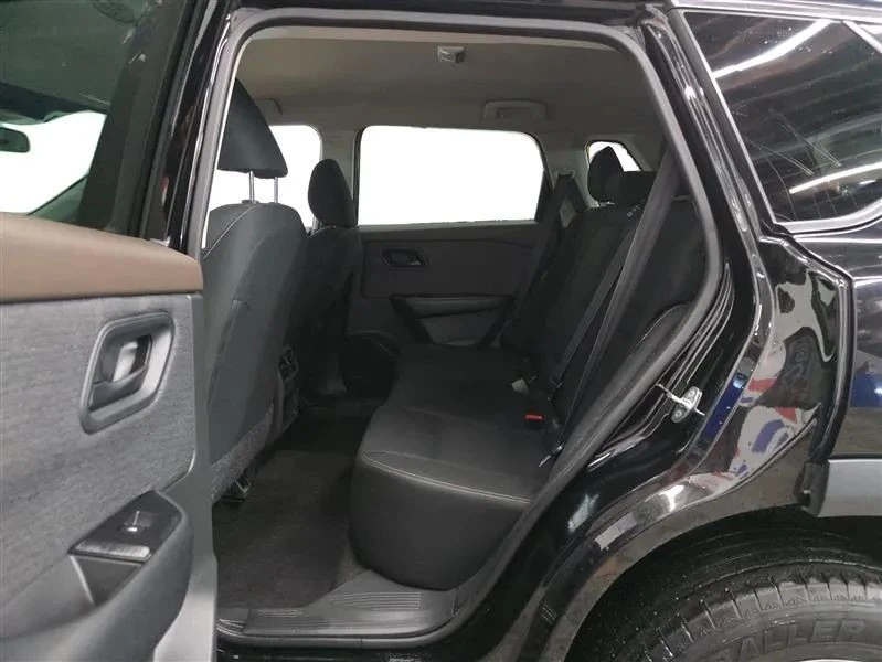 2023 Nissan Rogue - Image 10 of 12