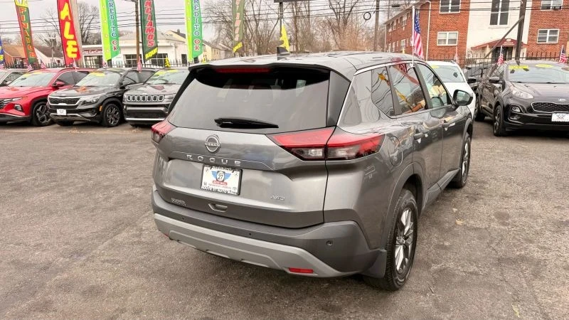 2023 Nissan Rogue - Image 8 of 12