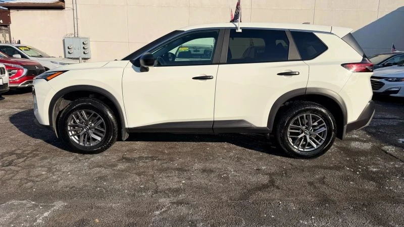 2023 Nissan Rogue - Image 10 of 12