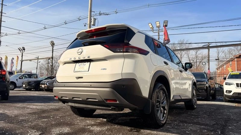 2023 Nissan Rogue - Image 9 of 12