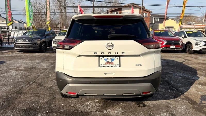2023 Nissan Rogue - Image 6 of 12