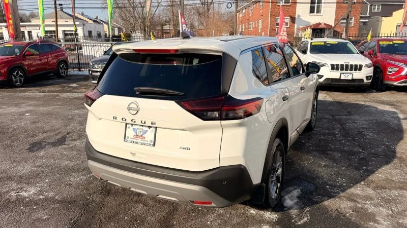 2023 Nissan Rogue - Image 7 of 12