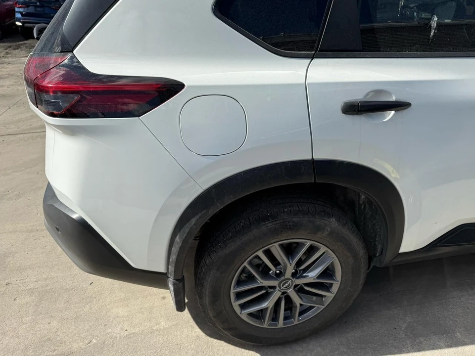 2023 Nissan Rogue - Image 7 of 9