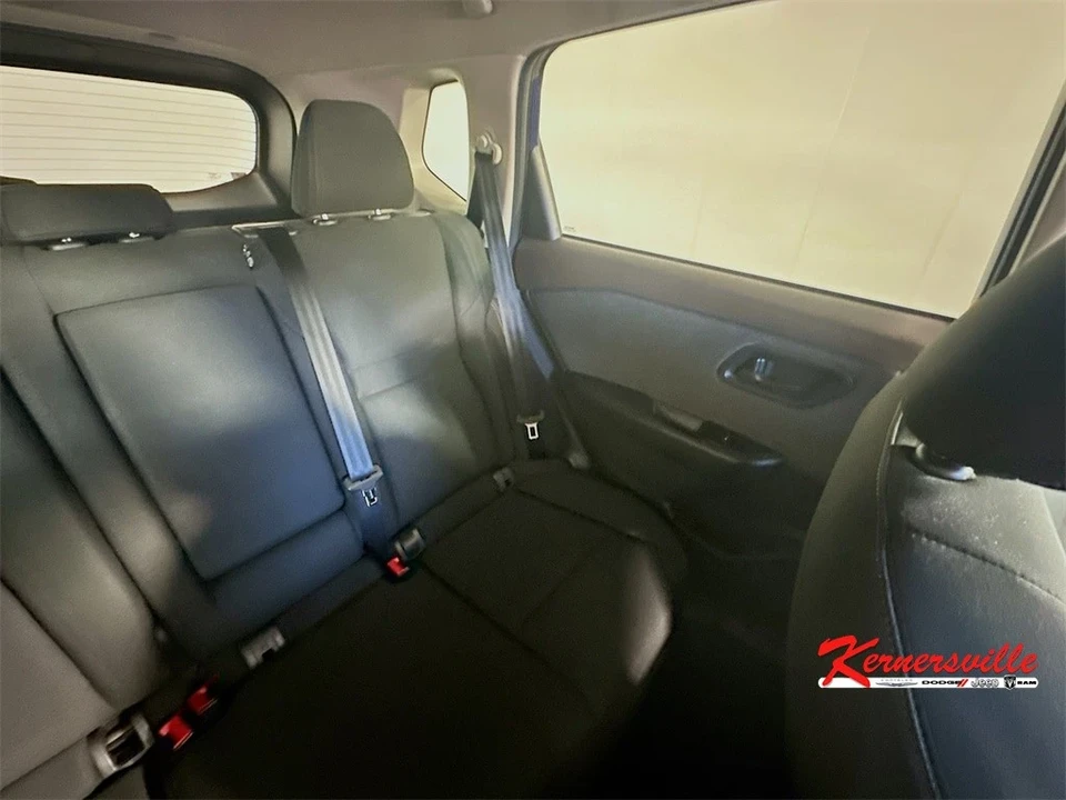 2023 Nissan Rogue - Image 14 of 21