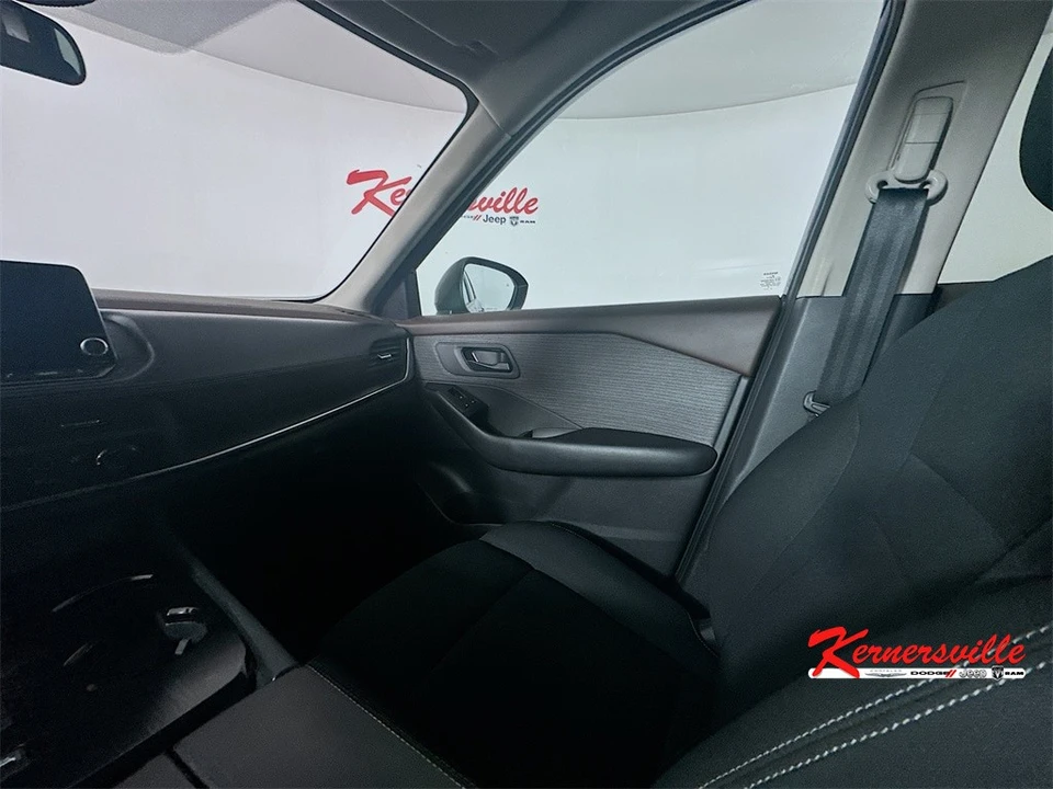 2023 Nissan Rogue - Image 11 of 12