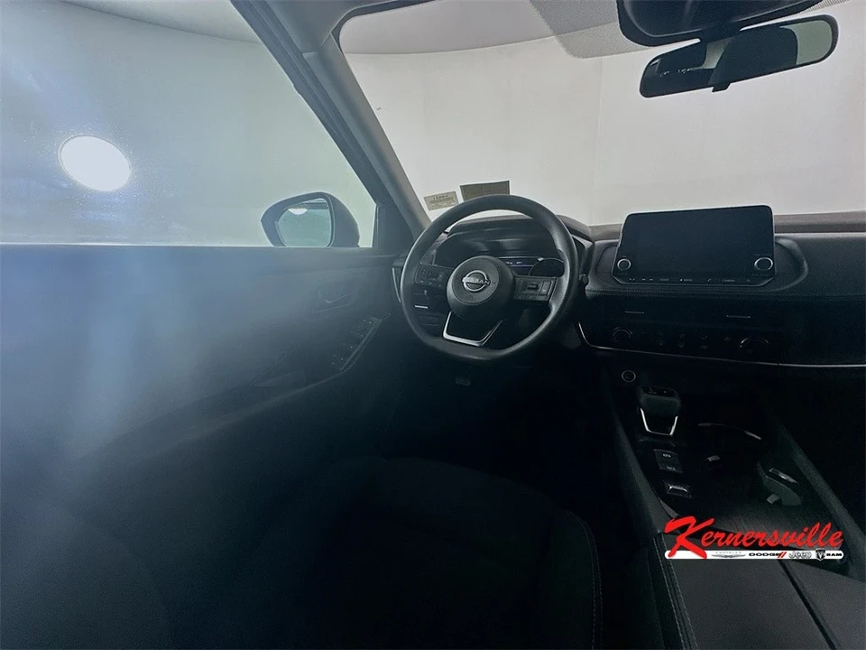 2023 Nissan Rogue - Image 9 of 21