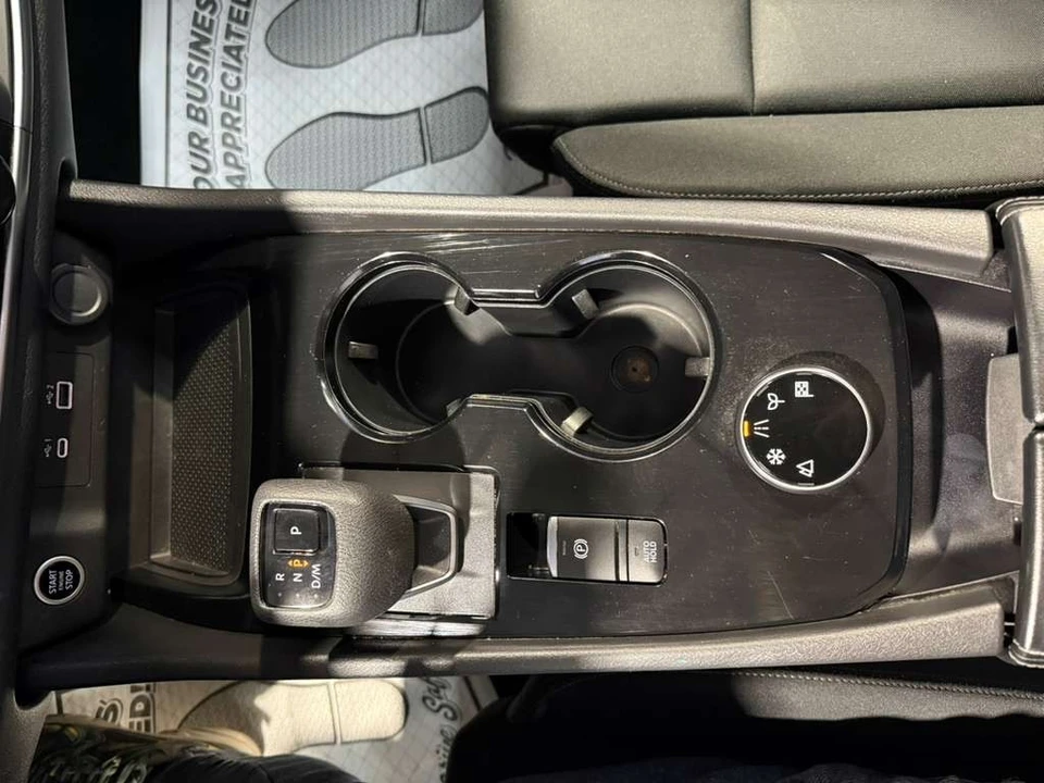 2023 Nissan Rogue - Image 18 of 21
