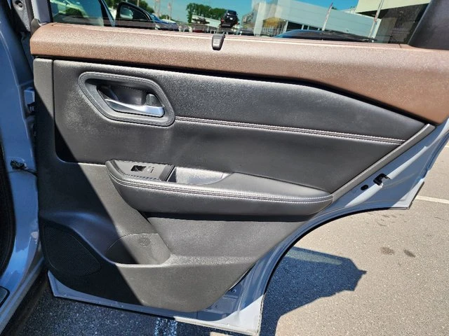 2023 Nissan Rogue - Image 11 of 17