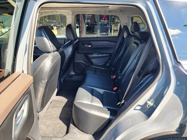 2023 Nissan Rogue - Image 15 of 17