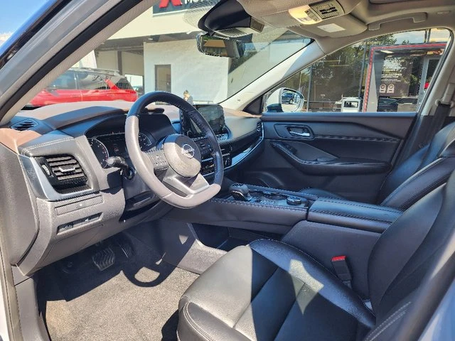 2023 Nissan Rogue - Image 14 of 17