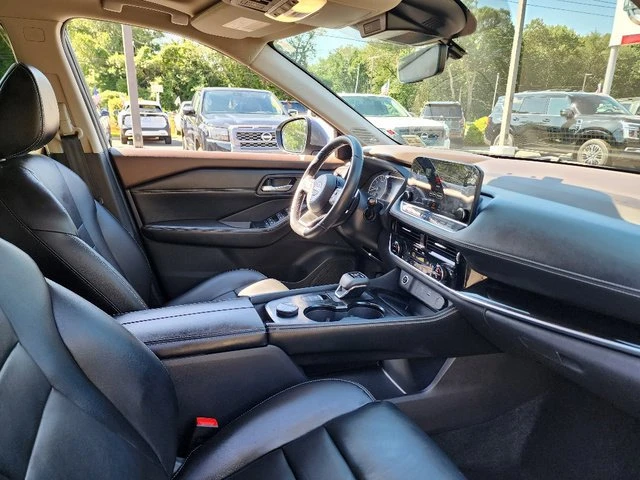 2023 Nissan Rogue - Image 9 of 17