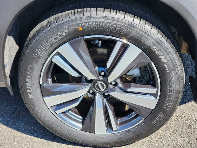 2023 Nissan Rogue - Image 12 of 17