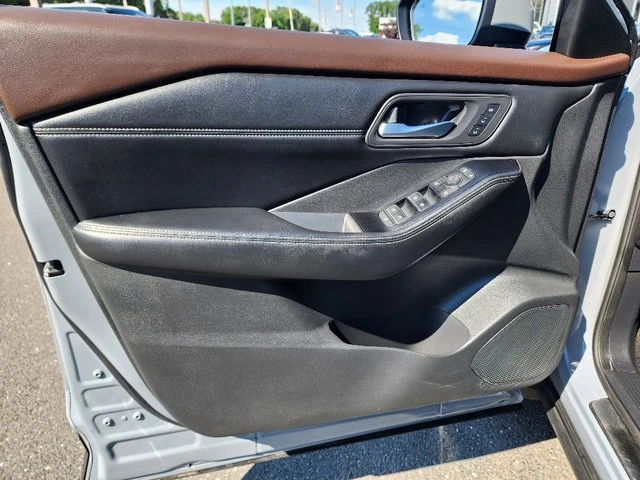 2023 Nissan Rogue - Image 13 of 17
