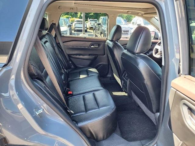 2023 Nissan Rogue - Image 10 of 17