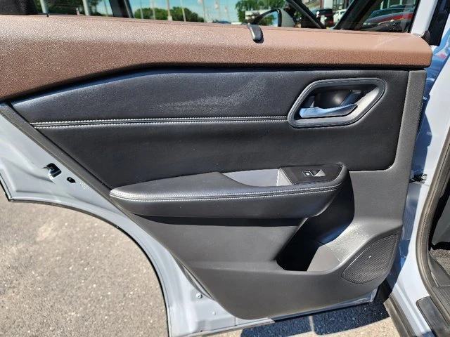 2023 Nissan Rogue - Image 16 of 17