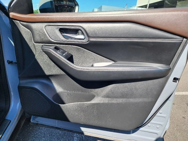 2023 Nissan Rogue - Image 8 of 17