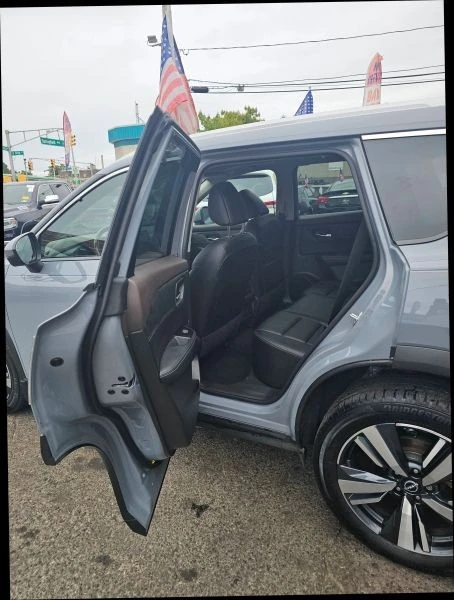 2023 Nissan Rogue - Image 8 of 12