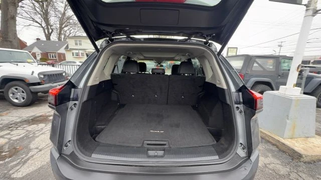 2023 Nissan Rogue - Image 16 of 16
