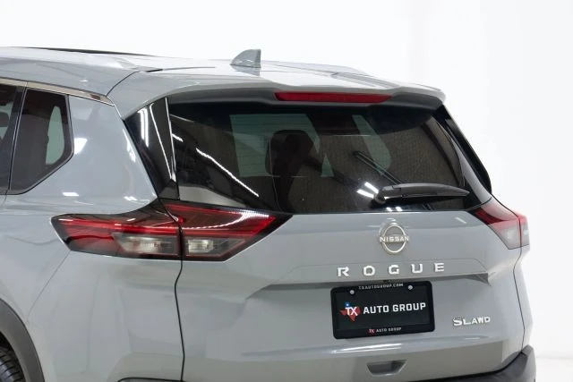 2023 Nissan Rogue - Image 16 of 21