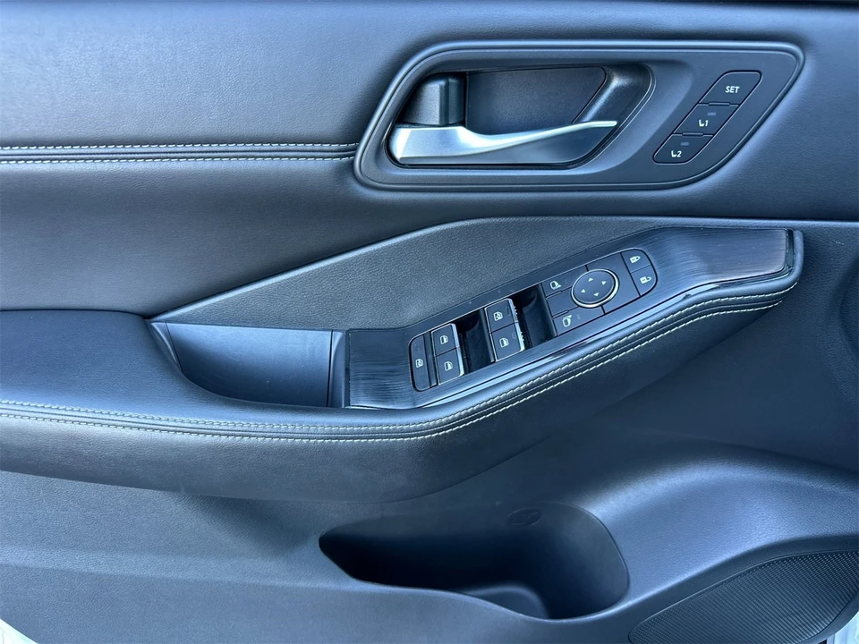 2023 Nissan Rogue - Image 11 of 12