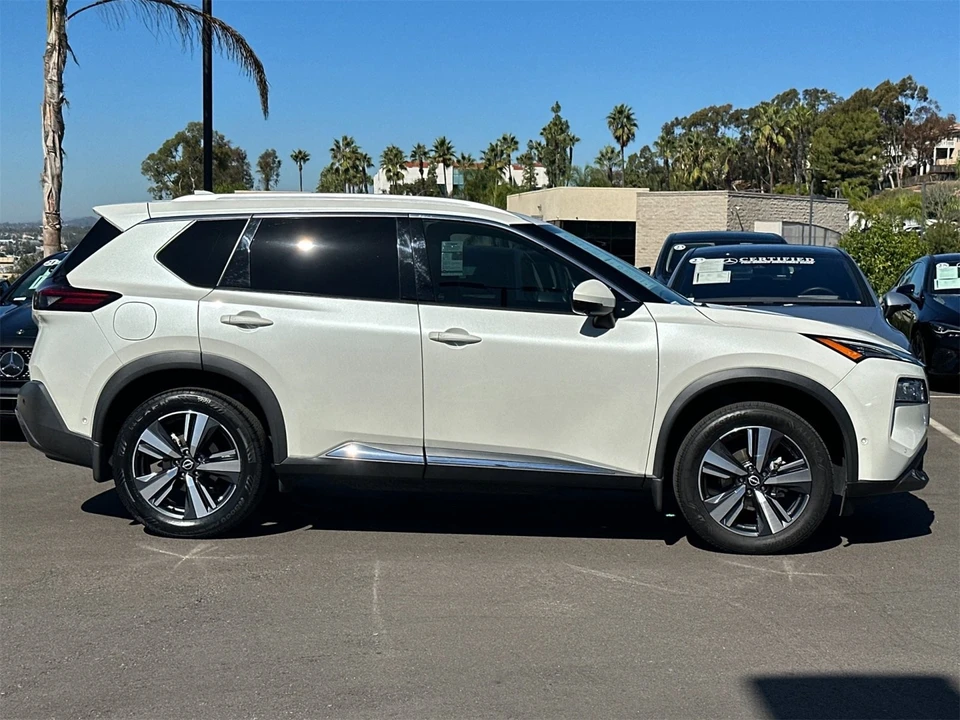 2023 Nissan Rogue - Image 2 of 12