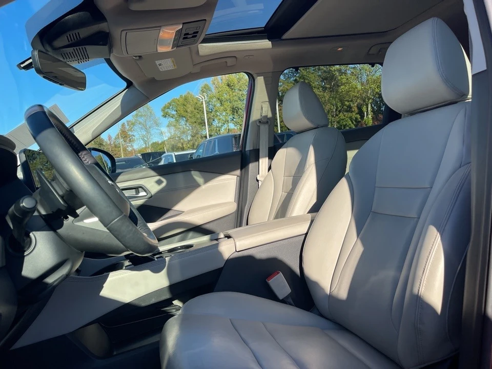2023 Nissan Rogue - Image 9 of 12