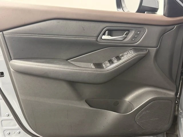 2023 Nissan Rogue - Image 14 of 21