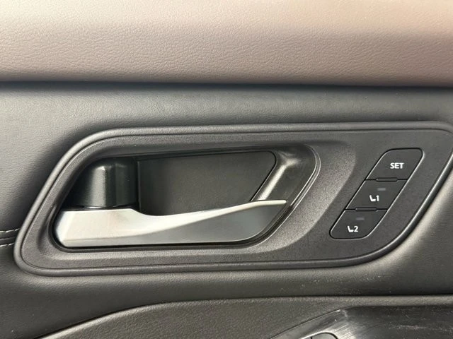 2023 Nissan Rogue - Image 16 of 21