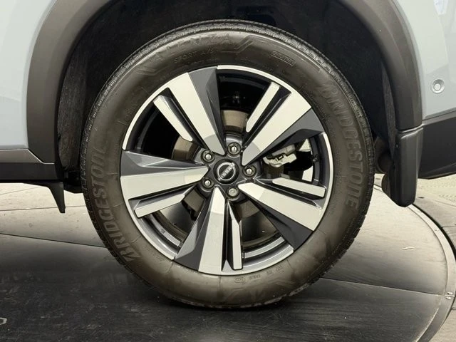 2023 Nissan Rogue - Image 13 of 21