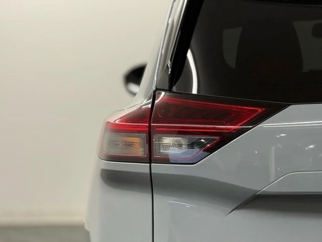 2023 Nissan Rogue - Image 9 of 12