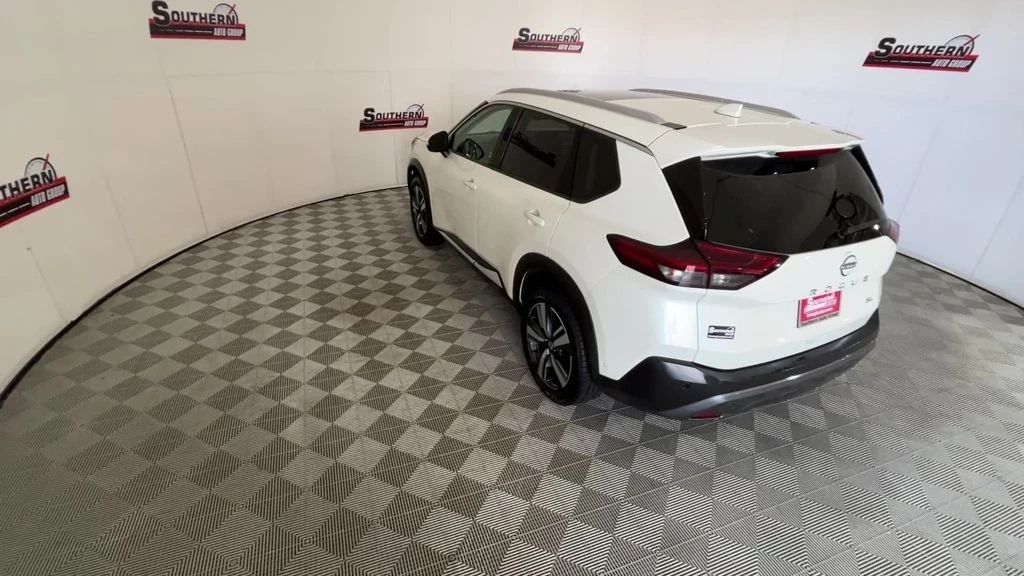 2023 Nissan Rogue - Image 5 of 12
