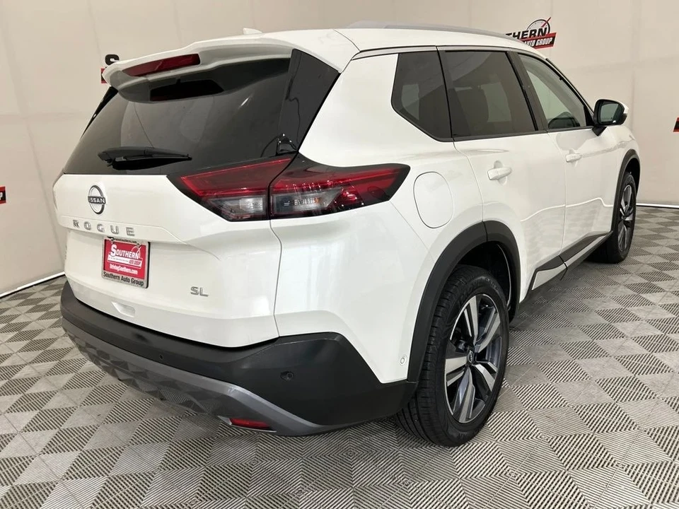 2023 Nissan Rogue - Image 10 of 12