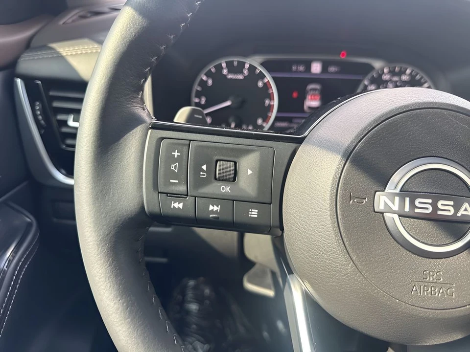 2023 Nissan Rogue - Image 17 of 21