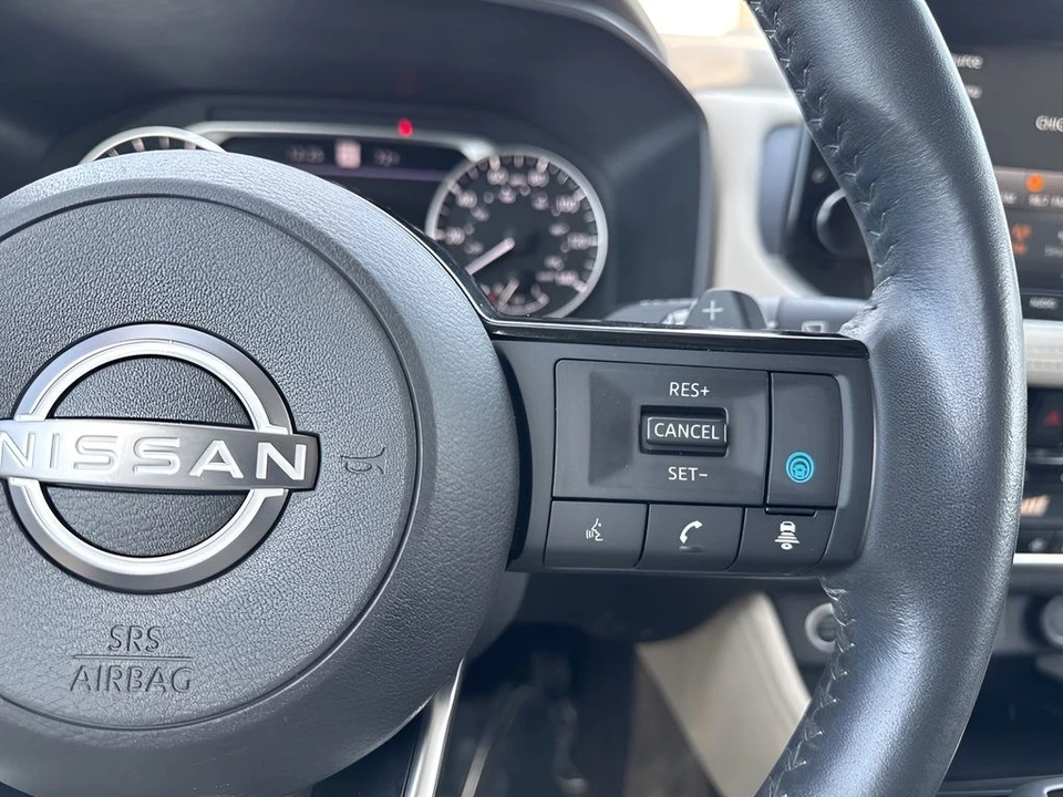 2023 Nissan Rogue - Image 17 of 21